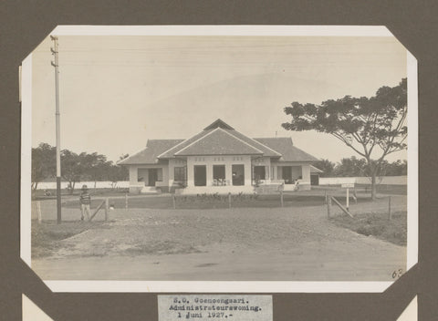 S.O. Goenoengsari. Administrator residence. 1 Juni 1927., anonymous, 1927 Canvas Print