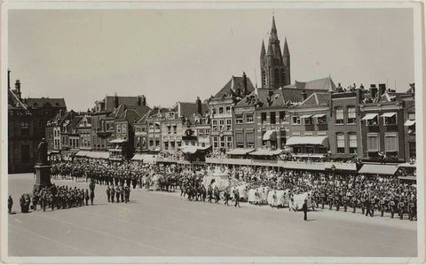 The arrival in front of the Nieuwe Kerk of the funeral procession of Hendrik van Mecklenburg-Schwerin in Delft on 11 July 1934, anonymous, 1934 Canvas Print