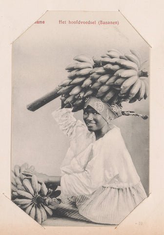 Sitting woman with bananas, Eugen Klein, 1900 - 1910 Canvas Print