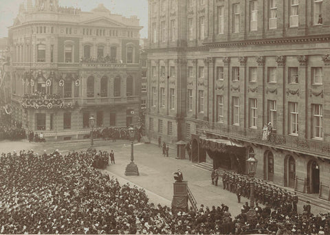 Queen Wilhelmina and Prince Hendrik on the balcony of the Palace on Dam Square, Barend Groote & Co., 1901 - 1910 Canvas Print