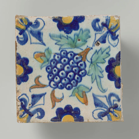 Tile with bunch of grapes, anonymous, c. 1600 - c. 1625 Canvas Print