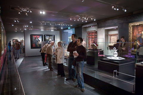 Room 2: paintings, coat of arms, silverware and visitors, 2006 Canvas Print