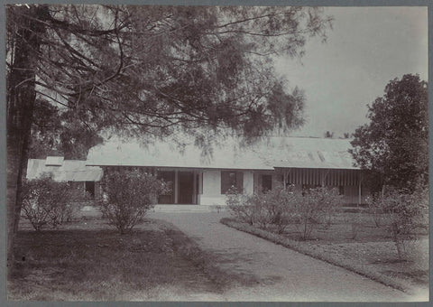 House with driveway, anonymous, c. 1900 - 1919 Canvas Print