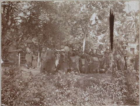 Group of people at funeral incineration party , Bali, anonymous, 1910 Canvas Print