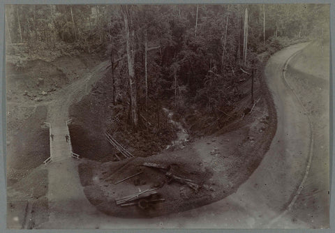 Road and bridge over the Woih ni Koelos, anonymous, 1903 - 1913 Canvas Print