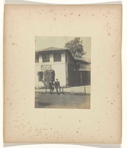 Jan C. Schüller and Backers in front of the Temple Inn during the World's Fair in St. Louis (Louisiana Purchase Exposition), 1904, unknown, 1904 Canvas Print