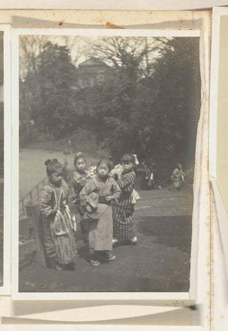 Japanese girls in kimono, Geldolph Adriaan Kessler, after 1908 Canvas Print