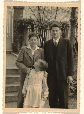 Isabel Wachenheimer her cousins Klaus and Werner Zürndorfer, in the garden of the Wachenheimer family in Stuttgart, 1935, anonymous, 1935 Canvas Print