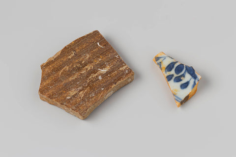 Shard of porcelain and shard of stoneware from the wreck of the East Indies navigator Hollandia, anonymous, 1700 - in or before 1743 Canvas Print