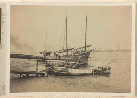 Loading a junk, Geldolph Adriaan Kessler, after 1908 Canvas Print