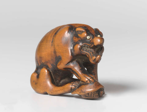 Netsuke in the form of a wolf with a turtle, Tomotada, c. 1800 - c. 1850 Canvas Print