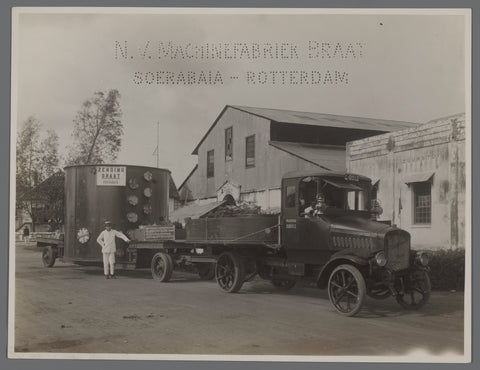 Transport of a cooking pan, anonymous, 1926 Canvas Print